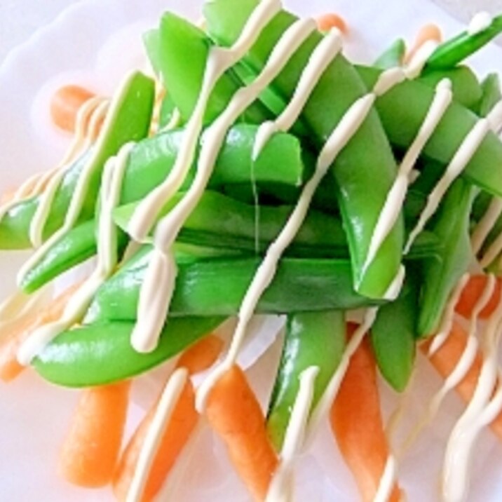 新玉葱、新人参、スナックエンドウの新鮮生野菜サラダ